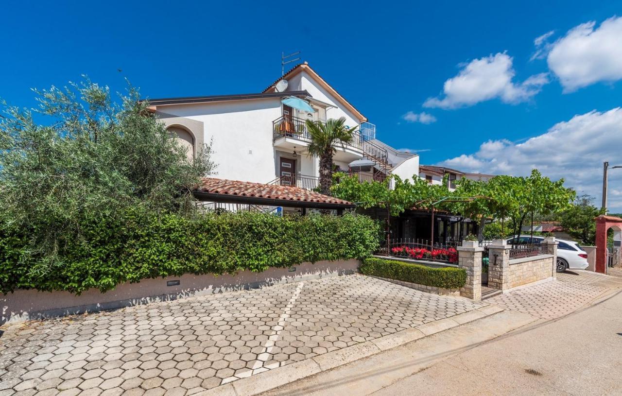 Apartment Vilma Funtana Εξωτερικό φωτογραφία