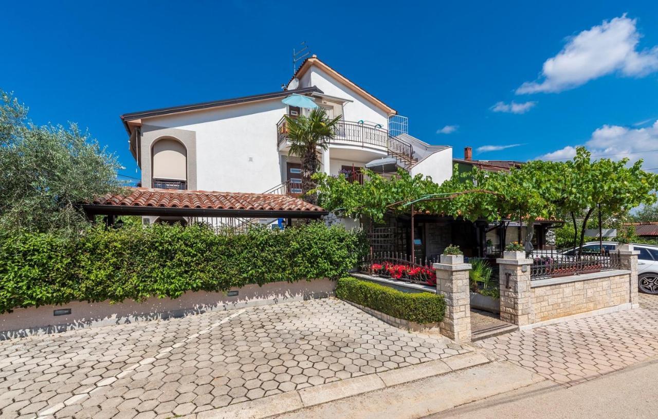 Apartment Vilma Funtana Εξωτερικό φωτογραφία